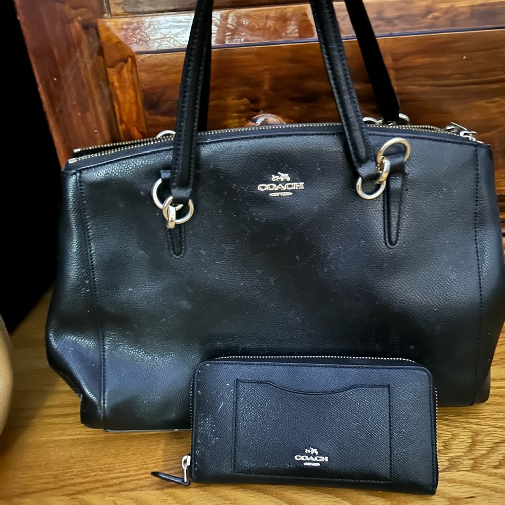 Coach black  purse with black   wallet like new